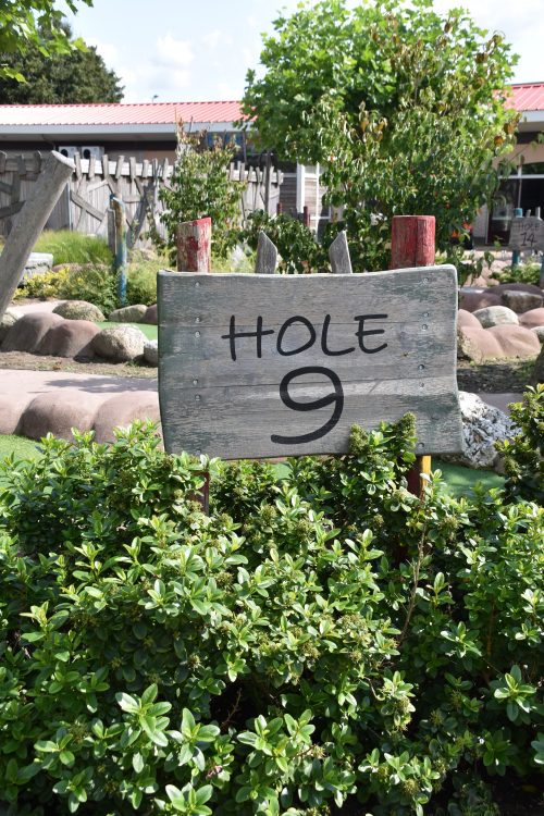 Hole 9, Minigolf